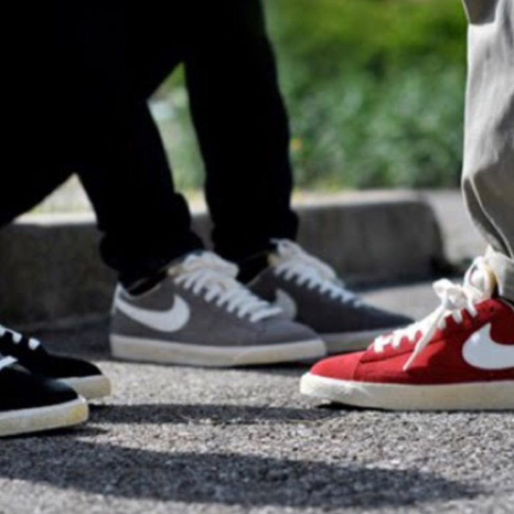 Nike sneakers in gray suede with white leather